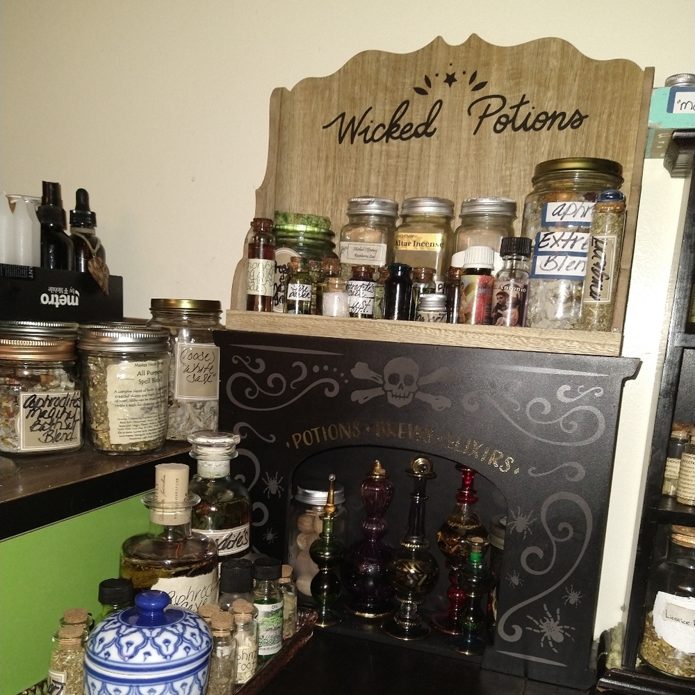Wicked Potions shelf set